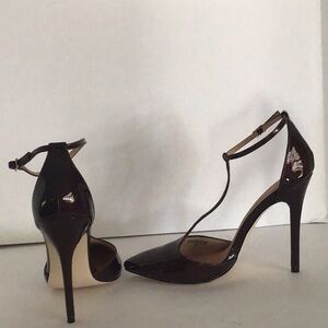 💥💥 NEW MAIDEN LANE💥💥.           T- STRAP PUMPS